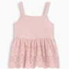 Blusa con dobladillo de ojales para bebés y niños pequeños