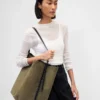 Bolso tipo cubo de gamuza vegana