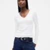 Camiseta moderna con cuello en V