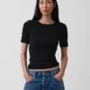 Camiseta moderna de cuello redondo