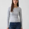 Camiseta moderna de cuello redondo
