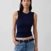 Camiseta sin mangas moderna de cuello redondo