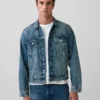 Chaqueta de mezclilla icónica clásica