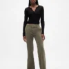 Pantalones caqui acampanados de talle bajo y corte holgado