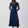 Vestido largo con mangas abullonadas bordadas