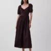 Vestido largo tipo corsé con mangas abullonadas