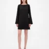 Vestido mini recto con cuello de barco