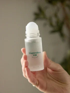 Aceite de magnesio y roll-on de aloe de Mother Mother