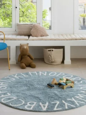Alfombra lavable «ABC Natural Vintage Blue» de Lorena Canals