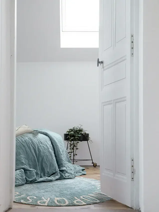 Alfombra lavable «ABC Natural Vintage Blue» de Lorena Canals
