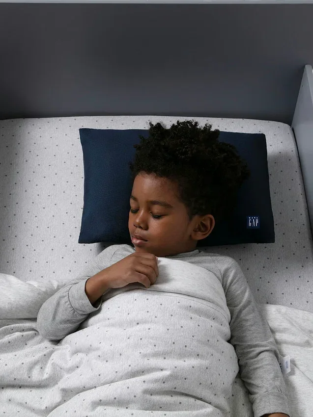 Almohada de espuma con memoria para niños pequeños de babyGap con 2 fundas refrescantes