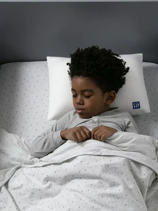 Almohada para niños pequeños babyGap con 2 fundas refrescantes
