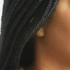 Aretes con iniciales doradas de Admiral Row
