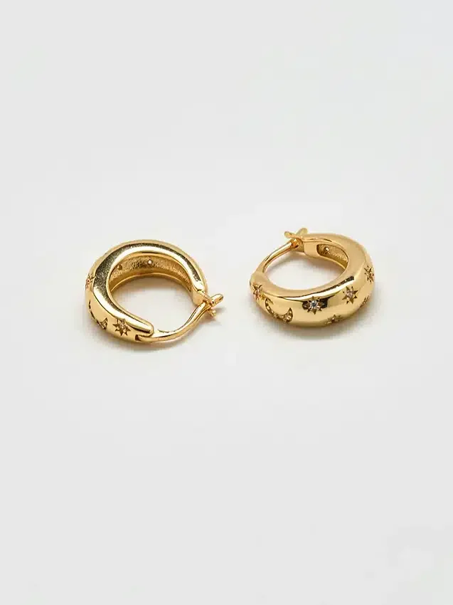 Aretes de aro de oro con luna y estrellas de Admiral Row