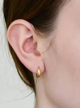 Aretes de aro de oro con luna y estrellas de Admiral Row