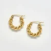 Aretes de aro ovalados retorcidos dorados de Admiral Row