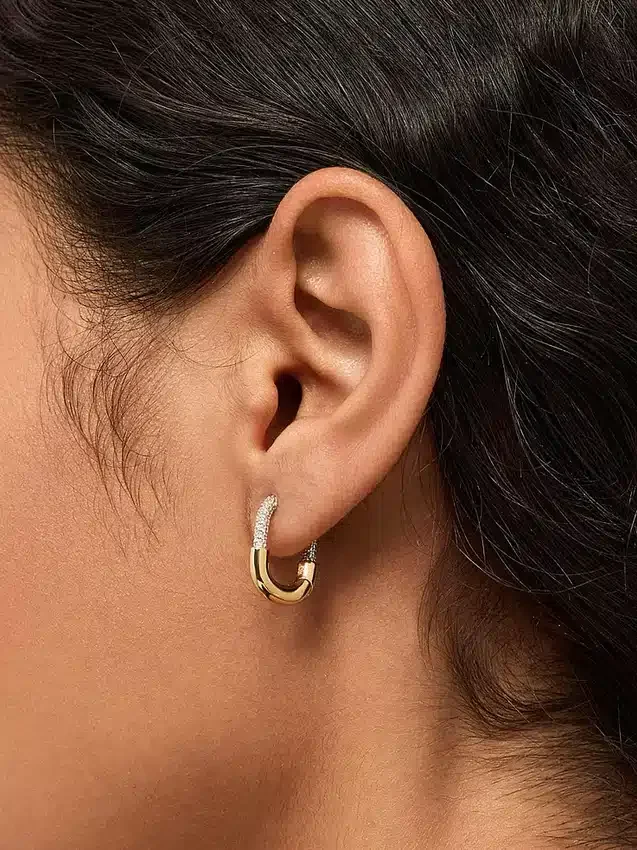 Aros de oro con micropavé «Brynley Mini» de Ana Luisa