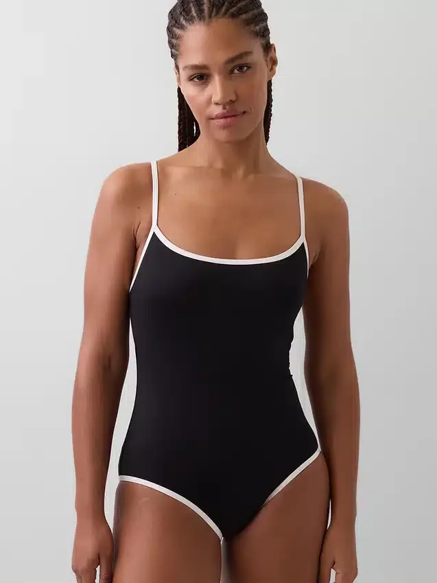 Bañador con cuello redondo