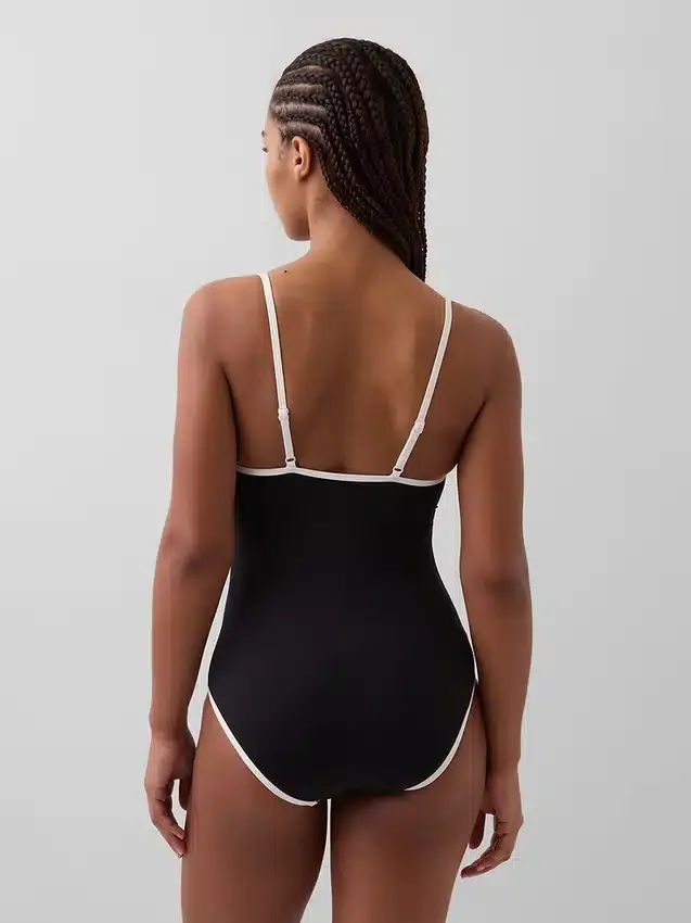 Bañador con cuello redondo