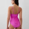Bañador de una pieza cruzado con aberturas