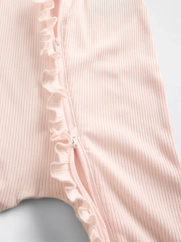 Baby First Favorites: mono con pies de punto fino