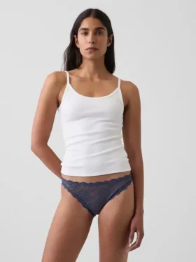 Bikini tipo «cheeky» de encaje