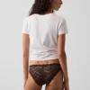 Bikini tipo «cheeky» de encaje