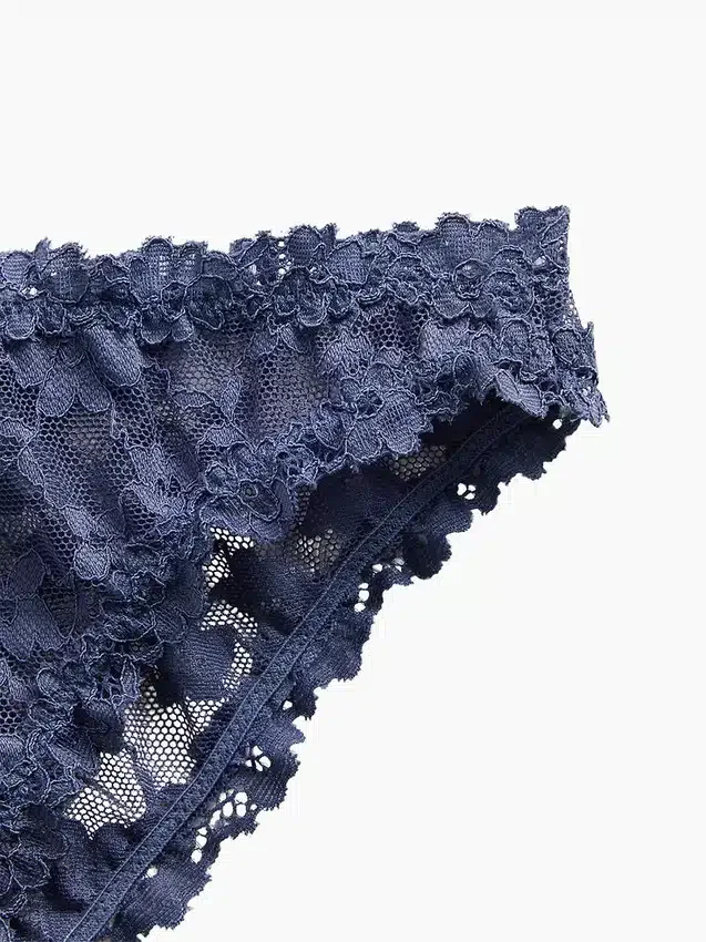 Bikini tipo «cheeky» de encaje