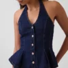 Blusa ajustada de mezclilla con cuello halter y peplum