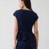 Blusa ajustada de mezclilla con mangas casquillo y peplum