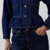 Blusa ajustada de mezclilla con peplum
