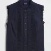 Blusa con botones en la parte delantera, pliegues y ribete de encaje