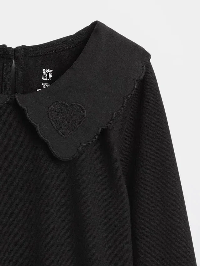 Blusa con cuello en forma de corazón para bebés y niños pequeños