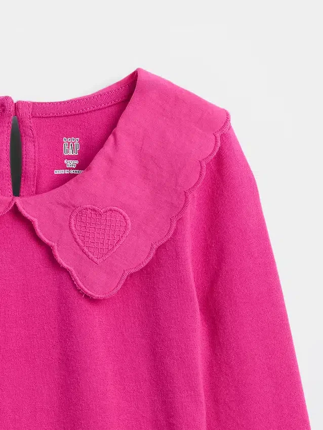Blusa con cuello en forma de corazón para bebés y niños pequeños