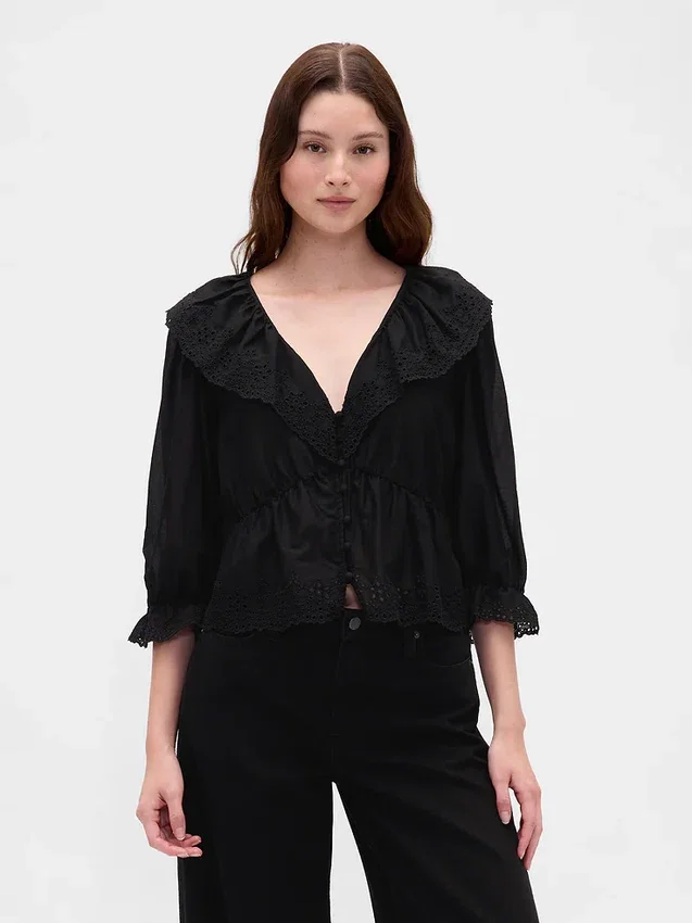 Blusa con cuello en V y volantes