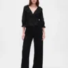 Blusa con cuello en V y volantes