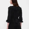 Blusa con cuello en V y volantes