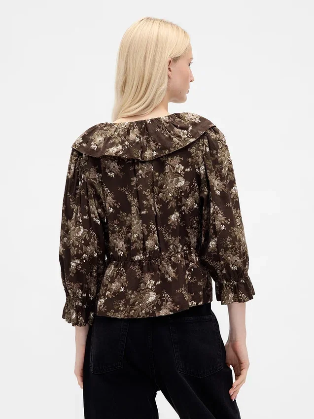 Blusa con cuello en V y volantes