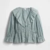 Blusa con cuello en V y volantes