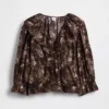 Blusa con cuello en V y volantes