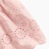 Blusa con dobladillo de ojales para bebés y niños pequeños