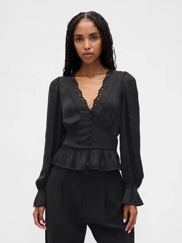 Blusa con peplum, cuello en V y ojales