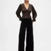 Blusa con peplum, cuello en V y ojales