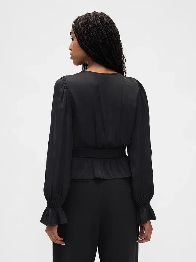 Blusa con peplum, cuello en V y ojales
