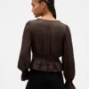 Blusa con peplum, cuello en V y ojales