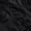 Blusa con peplum, cuello en V y ojales