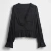 Blusa con peplum, cuello en V y ojales