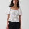 Blusa con peplum y cuello cuadrado