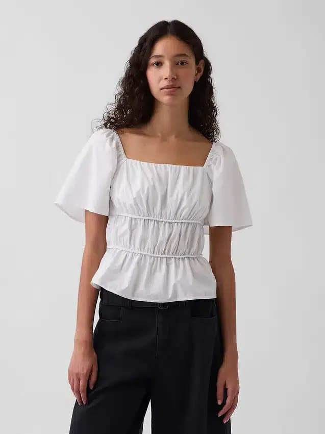 Blusa con peplum y cuello cuadrado