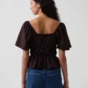 Blusa con peplum y cuello cuadrado